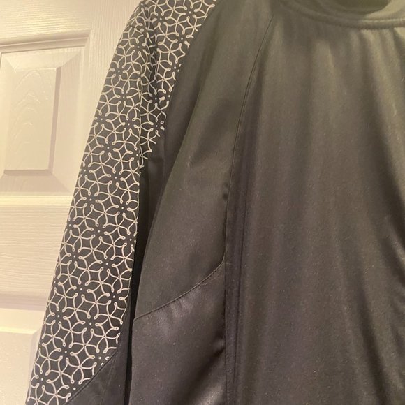 RUNNING ROOM WOMEN'S RUN JACKET - Picture 2 of 10